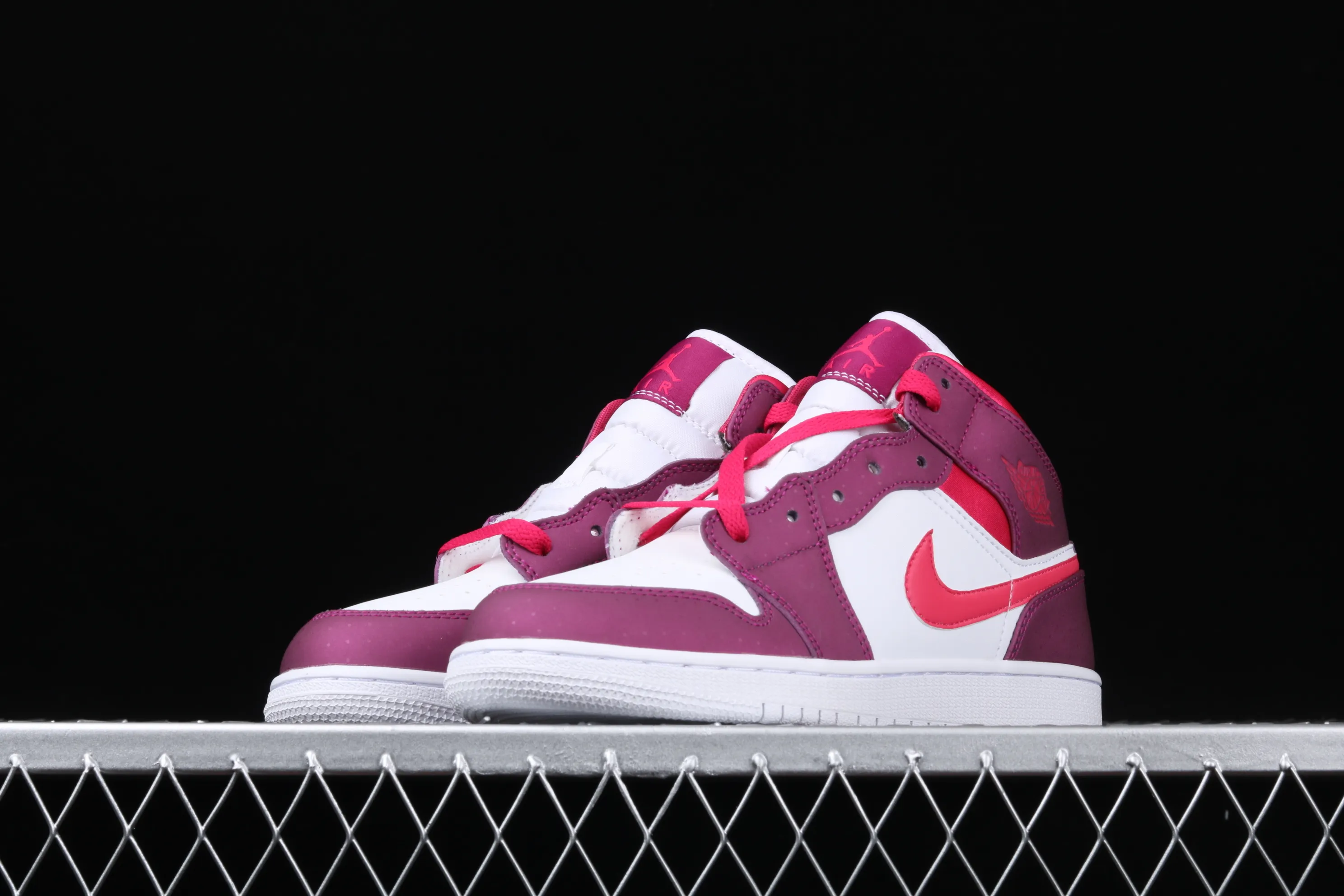 All Categories Air Jordan Jordan Series Basketball Shoes Air Jordan 1 Mid Air Jordan 1 Mid GS White Purple Buckle Broken China Full First Layer Authentic Standard 555112-661